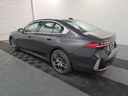 Used 2026 BMW 540i xDrive w/ Premium Package AWD/4WD image 2