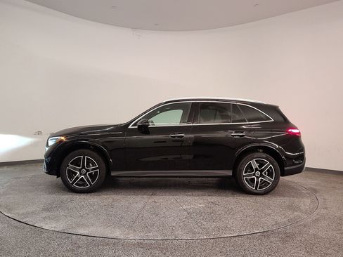 Used 2026 Mercedes-Benz GLC 300 image 2