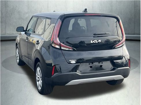 Used 2023 Kia Soul LX image 9