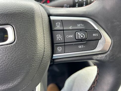 Used 2022 Jeep Compass Limited image 13