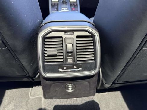 Certified 2024 Porsche Macan AWD/4WD image 19