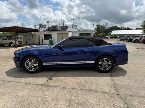Used 2013 Ford Mustang Premium RWD image 2