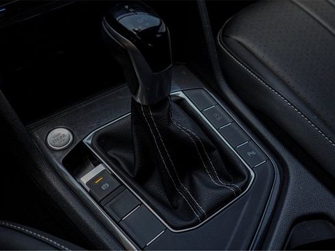 New 2024 Volkswagen Tiguan SE R-Line image 12