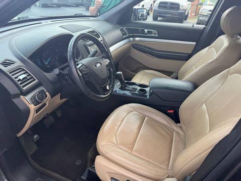 Used 2017 Ford Explorer XLT w/ Equipment Group 202A FWD image 12