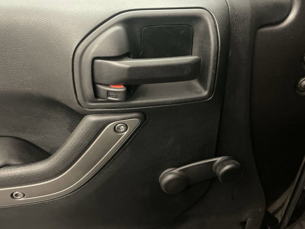 Used 2018 Jeep Wrangler Sport AWD/4WD image 14