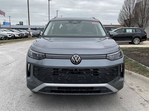 New 2026 Volkswagen Tiguan SE image 2