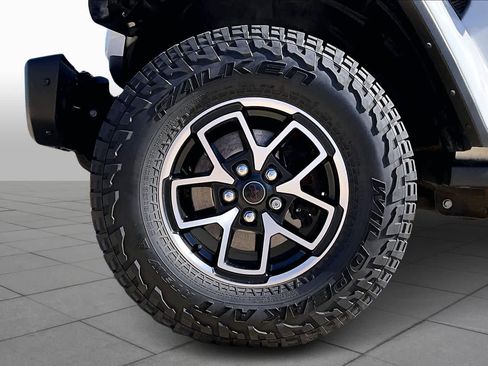 Used 2024 Jeep Gladiator Rubicon image 20