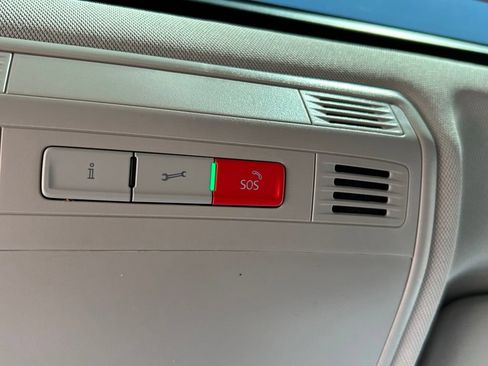 Certified 2023 Volkswagen Taos SE FWD image 28
