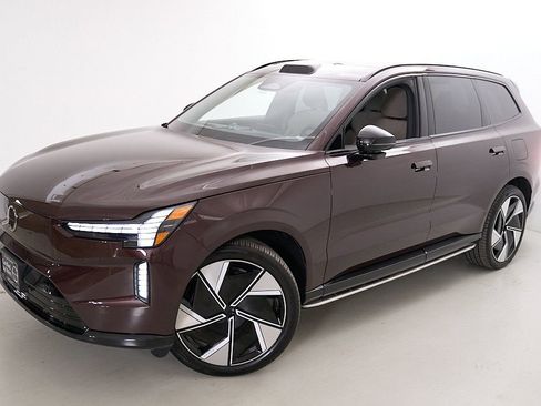 Certified 2025 Volvo EX90 Ultra AWD/4WD image 3