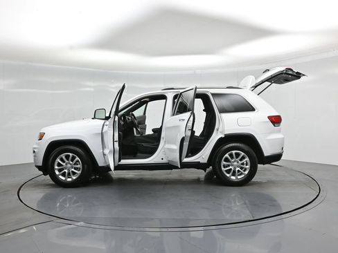 Used 2021 Jeep Grand Cherokee Laredo RWD image 34