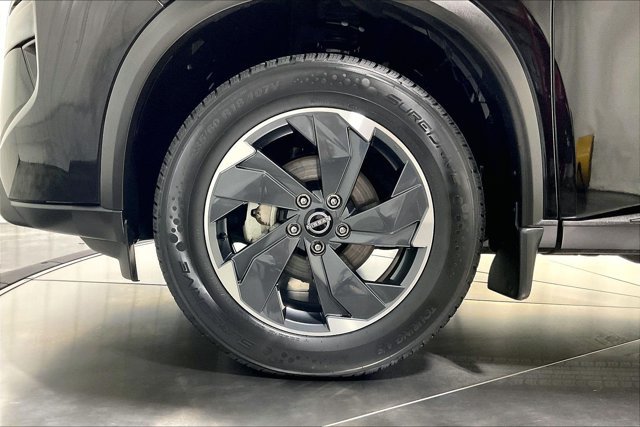 Used 2024 Nissan Rogue SV AWD/4WD image 9