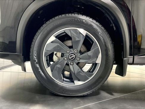 Used 2024 Nissan Rogue SV AWD/4WD image 9