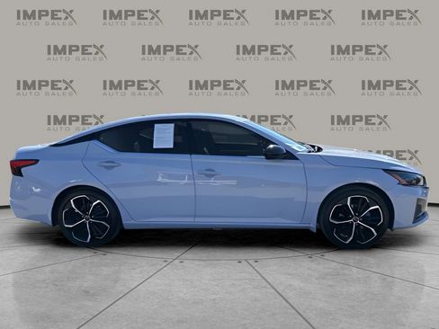 Used 2024 Nissan Altima 2.5 SR w/ SR Premium Package image 6