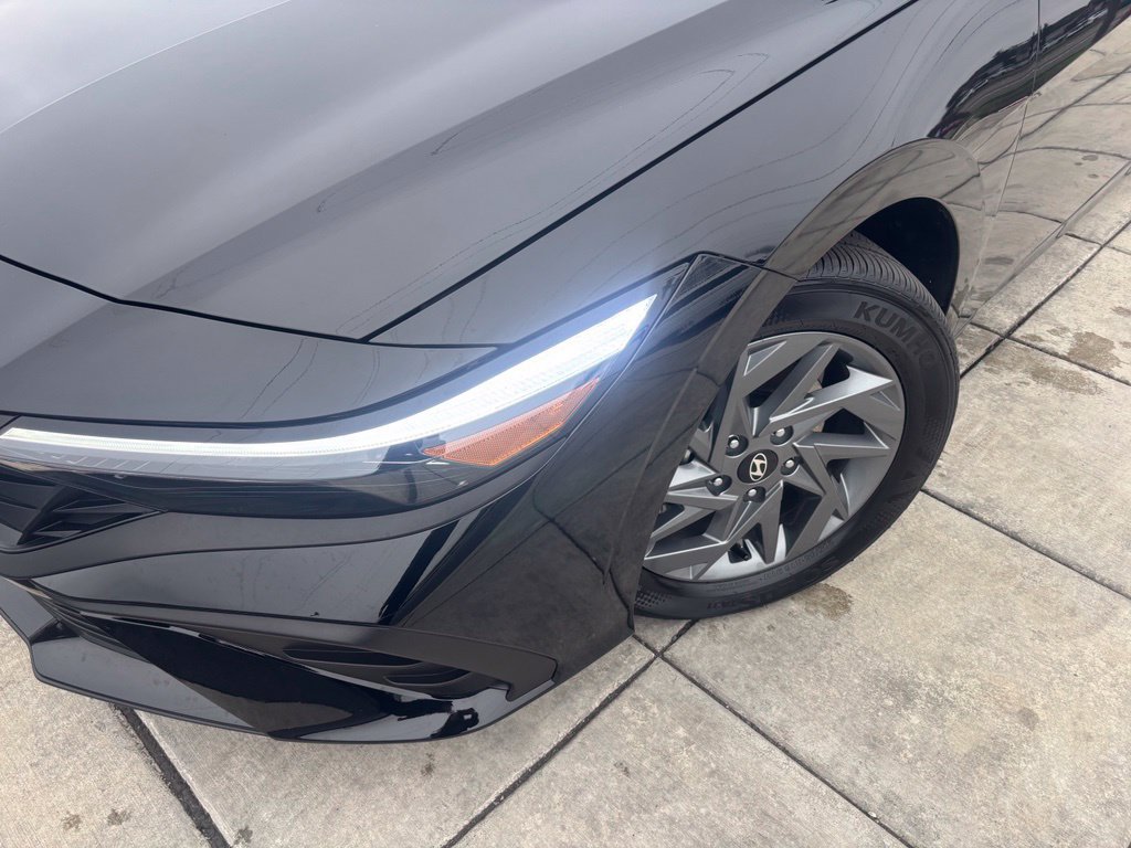 Certified 2026 Hyundai Elantra Hybrid FWD image 2