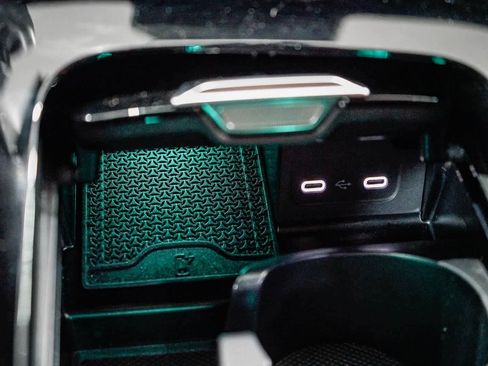 Used 2025 Mercedes-Benz C 300 Sedan image 23