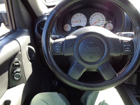 Used 2003 Jeep Liberty Sport image 21