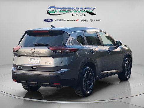 Used 2024 Nissan Rogue SV AWD/4WD image 7