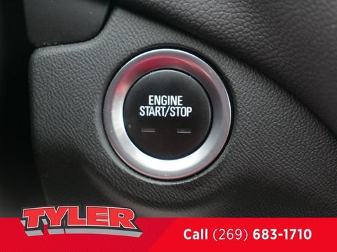 Used 2021 Chevrolet Equinox LT FWD image 30