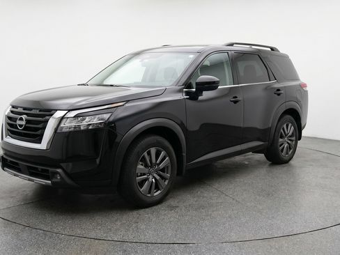 Used 2025 Nissan Pathfinder SV FWD image 3