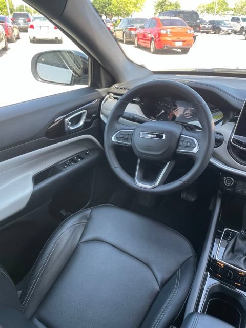 Used 2025 Jeep Compass Limited AWD/4WD image 14