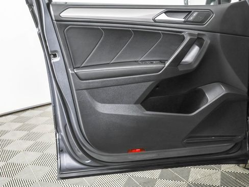 Used 2023 Volkswagen Tiguan SE image 31