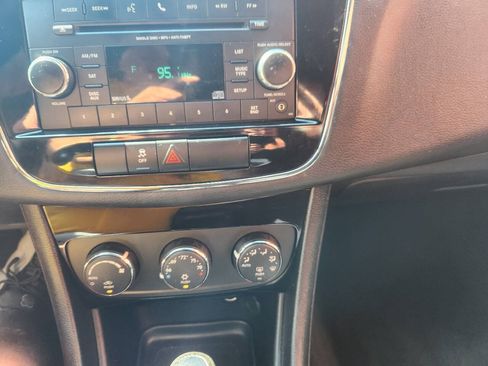 Used 2013 Chrysler 200 Touring FWD image 18
