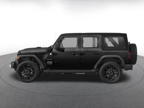 Used 2023 Jeep Wrangler Unlimited Sahara AWD/4WD image 3