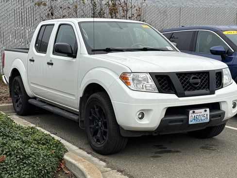 Used 2021 Nissan Frontier SV w/ Midnight Edition Floor Mats image 2