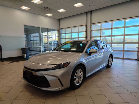 Used 2025 Toyota Camry LE image 24