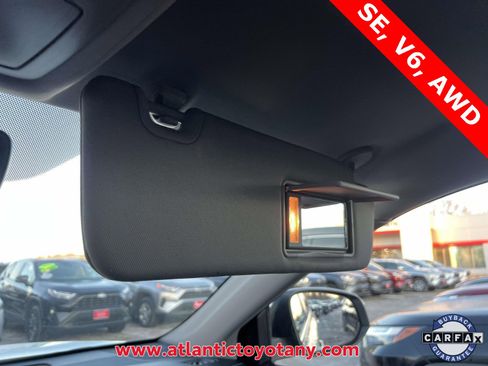 Used 2019 Toyota Highlander SE image 32