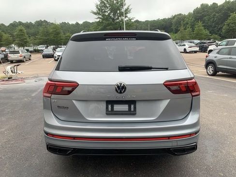 Used 2022 Volkswagen Tiguan SE R-Line image 8