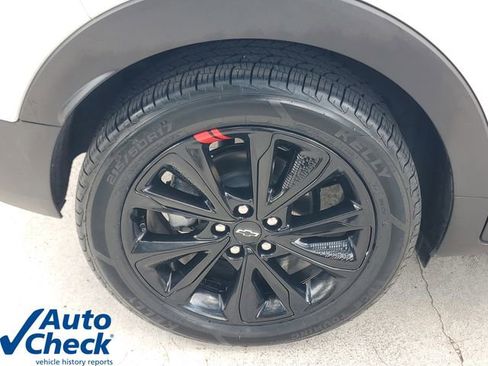 Used 2023 Chevrolet Bolt EUV LT w/ Comfort Package FWD image 8