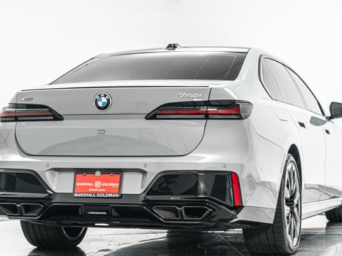 Used 2023 BMW 760i xDrive AWD/4WD image 9
