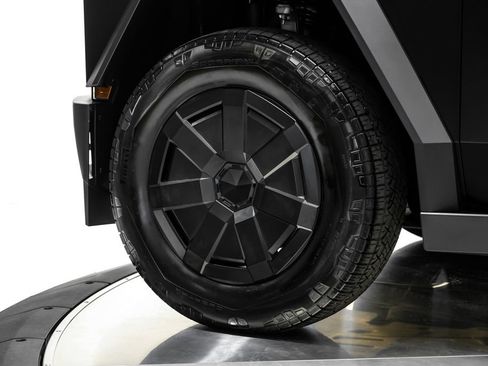 Used 2024 Tesla Cybertruck AWD Crew Cab image 62
