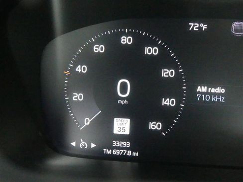 Used 2021 Volvo XC40 T5 Momentum w/ Climate Package image 33