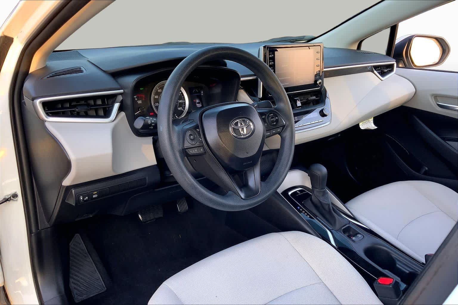Used 2020 Toyota Corolla LE w/ LE Premium Package FWD image 11