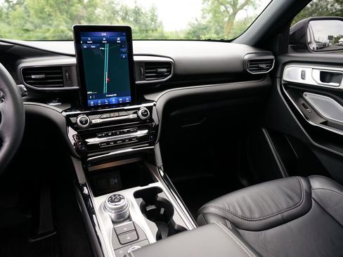 Used 2023 Ford Explorer ST w/ Technology Package image 22