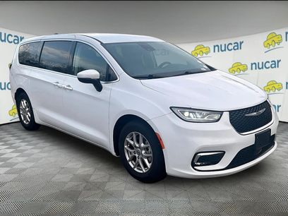 Used 2023 Chrysler Pacifica Touring-L