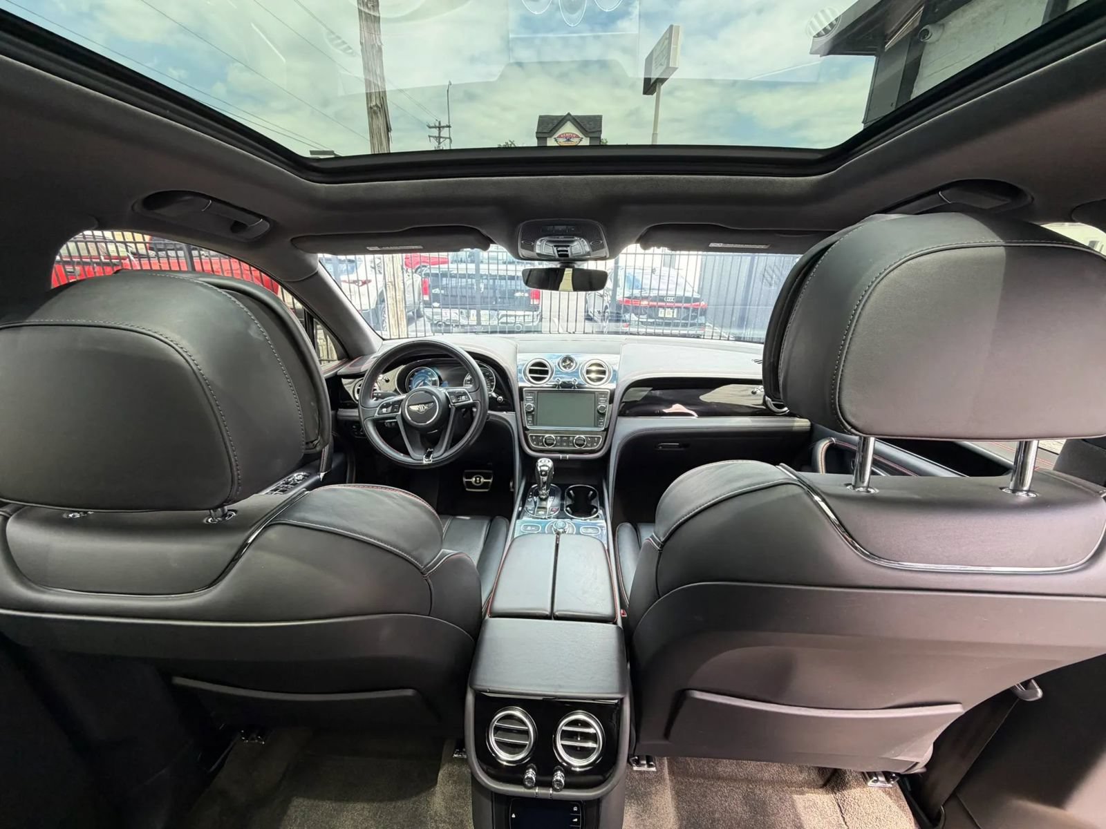Used 2020 Bentley Bentayga AWD/4WD image 67