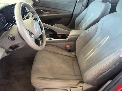 Used 2021 Hyundai Elantra SEL w/ Convenience Package FWD image 12