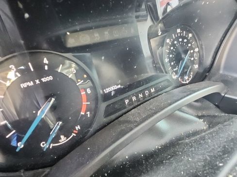 Used 2016 Ford Expedition XLT image 12