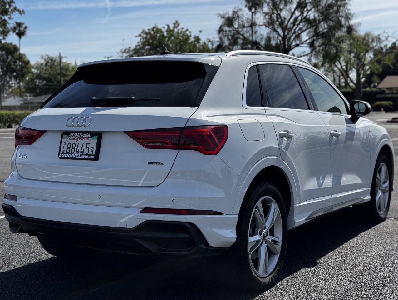 Used 2020 Audi Q3 2.0T Premium w/ Convenience Package AWD/4WD image 2