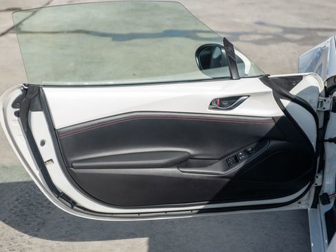 Used 2018 MAZDA MX-5 Miata RF Grand Touring image 43