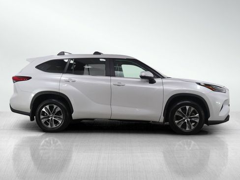 Used 2023 Toyota Highlander XLE image 8