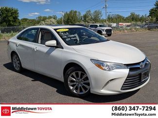 Used 2017 Toyota Camry XLE w/ Moonroof Package FWD video 1
