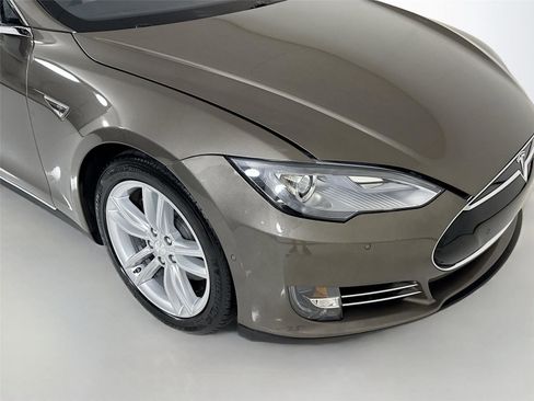 Used 2015 Tesla Model S 85D image 37