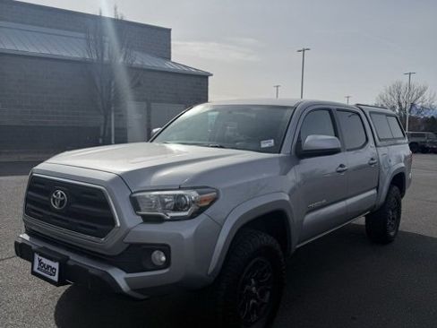 Used 2017 Toyota Tacoma SR5 image 2