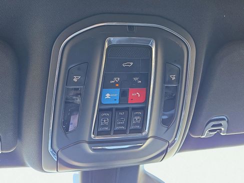 Used 2023 Jeep Wagoneer 4WD w/ Premium Group I image 35