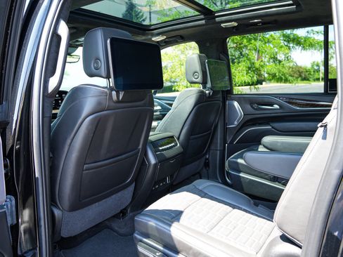 Used 2024 Cadillac Escalade ESV Sport Platinum w/ LPO, ONYX Package AWD/4WD image 22