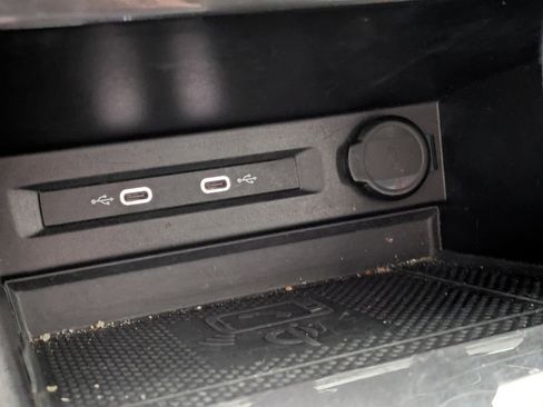 Used 2021 Volkswagen Tiguan SE image 26